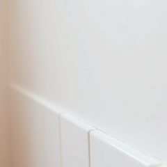 Gruntowanie ścian w łazience przed płytkami: kiedy jest potrzebne i jak wpływa na trwałość oraz ochronę przed wilgocią