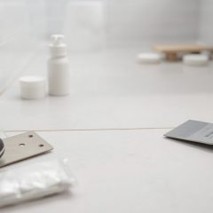 Przygotowanie podłogi pod płytki w łazience: kluczowe kroki dla trwałej i bezpiecznej okładziny