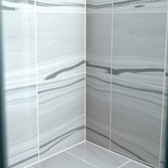 Hydroizolacja prysznica walk-in: kluczowe miejsca nieszczelności i jak ich uniknąć podczas remontu łazienki